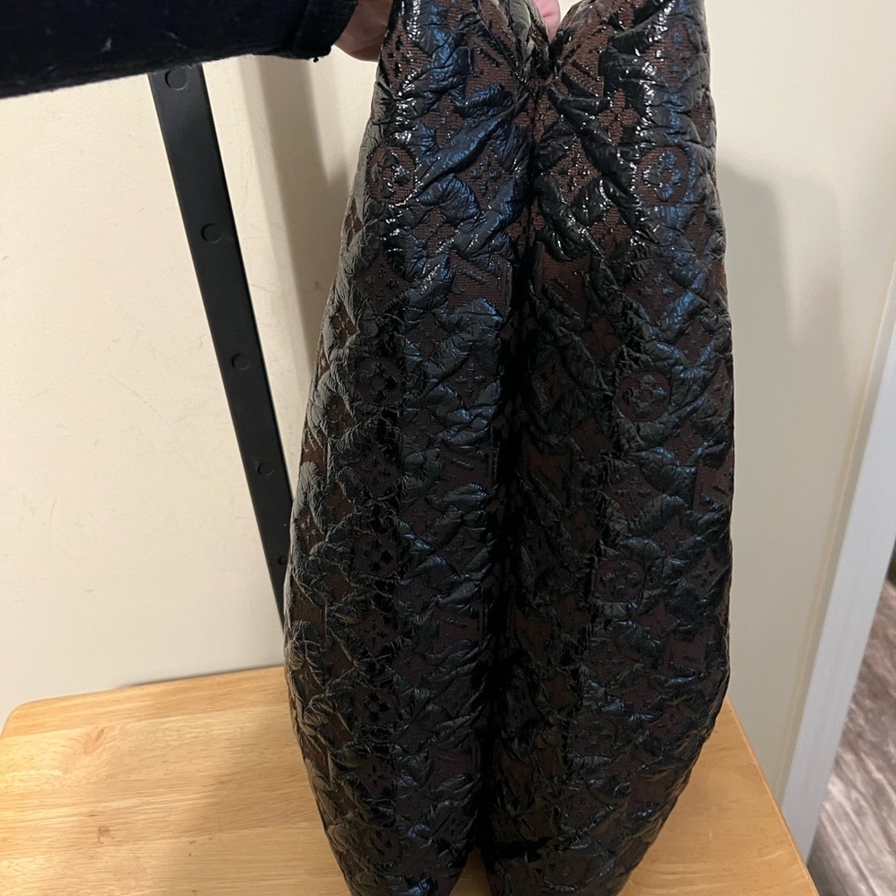 Louis Vuitton Monogram Squishy Drawstring - Picture 6 of 15